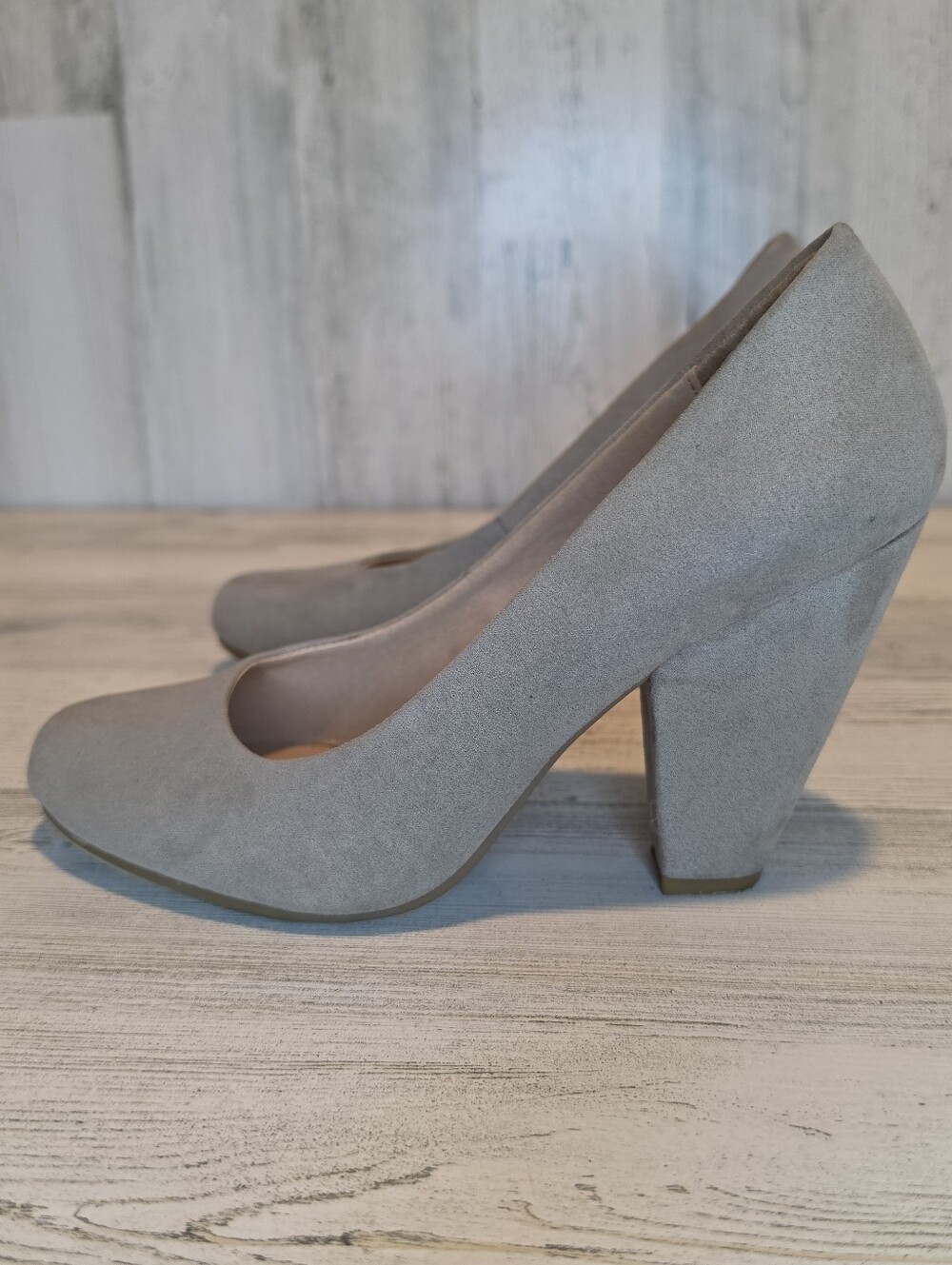 Report Women’s Size 7M Gray Suede Pumps Chunky Block Heel Round Toe Career Shoes